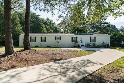 130 Strickland Dr, Roebuck, SC 29376
