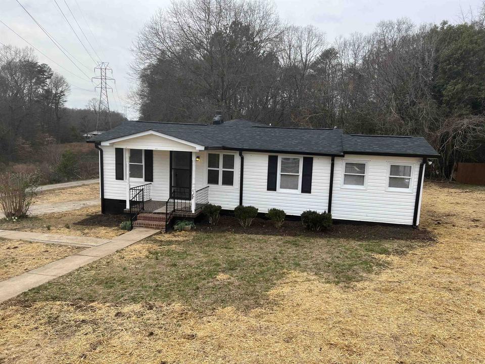 632 California Blvd, Spartanburg, SC 29306 photo 2