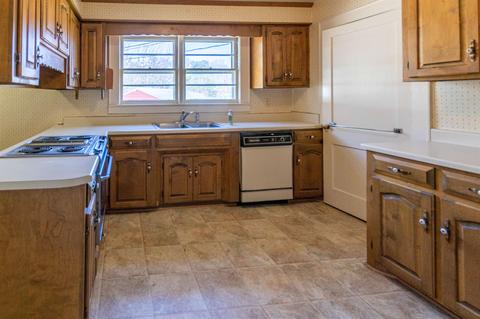 1007 E Blackstock Rd, Moore, SC 29369 photo 2