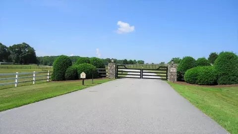 150 Hunter Hack Trl, Campobello, SC 29322