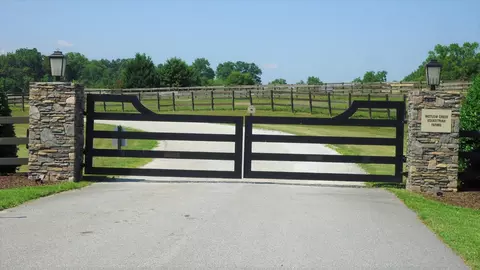 150 Hunter Hack Trl, Campobello, SC 29322 photo 2