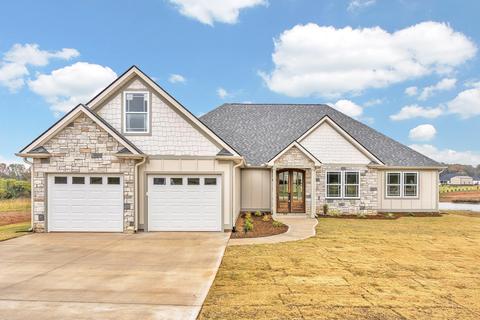 637 Berry Rd, Boiling Springs, SC 29316