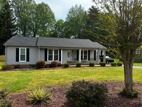 212 Singing Woods Ln, Spartanburg, SC 29301