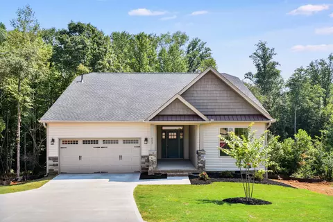 623 Forden Dr, Wellford, SC 29385