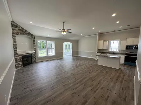 1121 Caldwell Rd, Campobello, SC 29322 photo 2