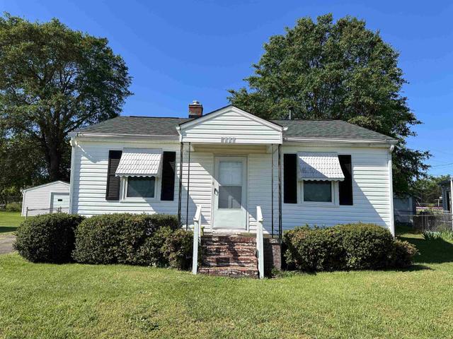 7428 W Lake Dr, Spartanburg, SC 29303