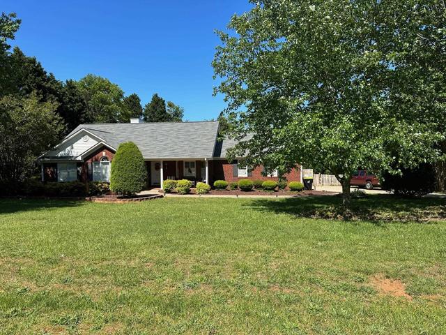 409 Cresthaven Dr, Boiling Springs, SC 29316