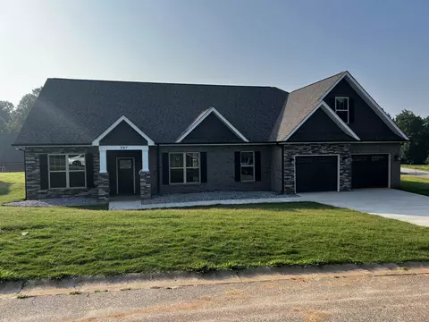 207 Floyd Meadow Dr, Inman, SC 29349