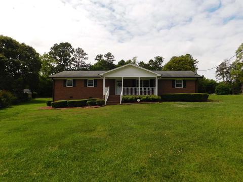 21 Charles Dr, Wellford, SC 29385