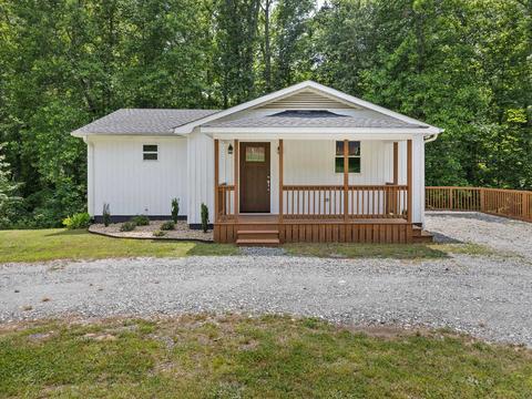 1365 N Pacolet Rd, Campobello, SC 29322