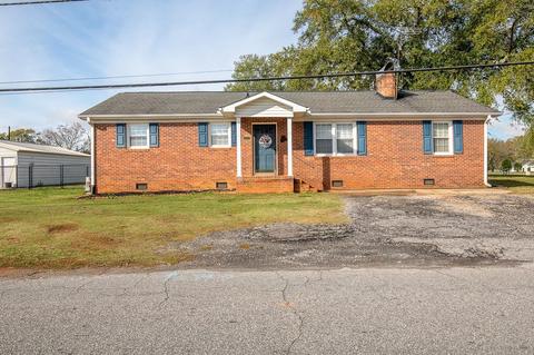 104 Gaston Dr, Woodruff, SC 29388