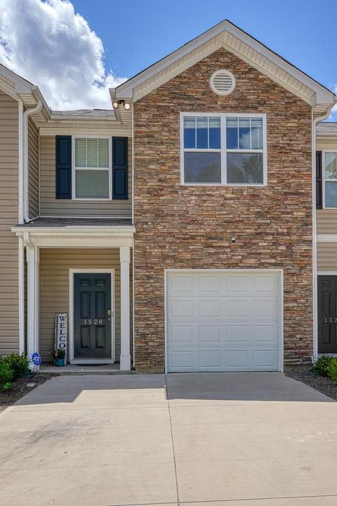 1528 Katherine Ct, Boiling Springs, SC 29316