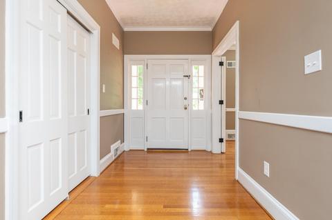 204 Lipscomb St, Gaffney, SC 29340 photo 3