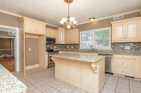 204 Lipscomb St, Gaffney, SC 29340 photo 7