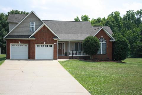 324 Summerwood Ln, Boiling Springs, SC 29316