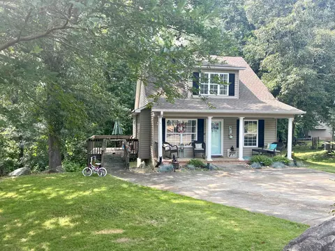 128 Shining Rock Ct, Boiling Springs, SC 29316