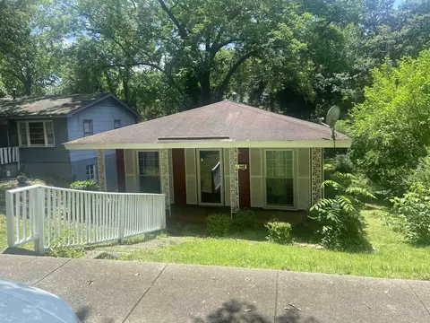 222 Caulder Cir, Spartanburg, SC 29306