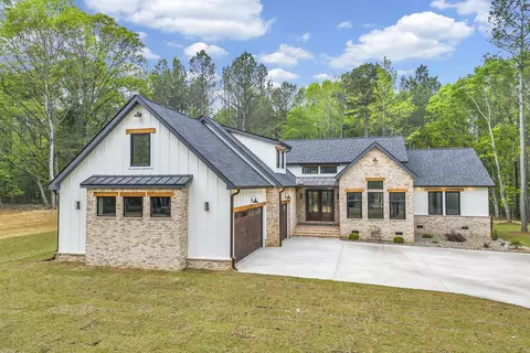 1820 Stewart Rd, Enoree, SC 29335