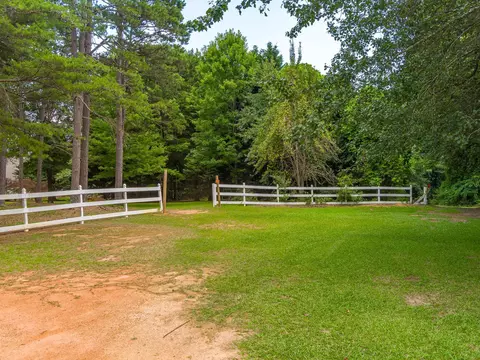 138 Courtney Rd, Cowpens, SC 29330