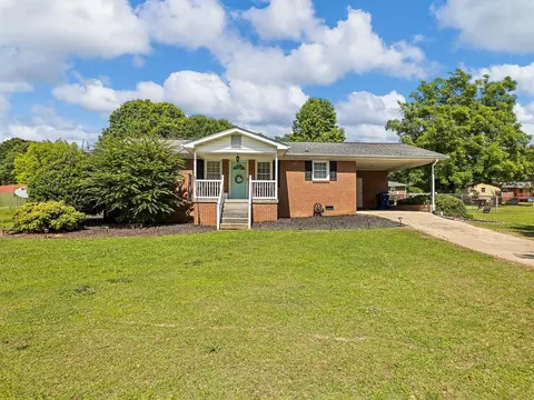 505 Meadowbrook Ave, Woodruff, SC 29388