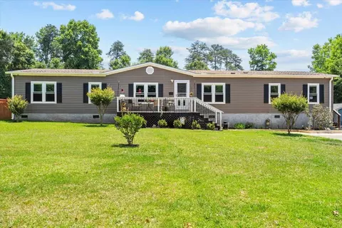 145 Woodcliff Dr, Wellford, SC 29385