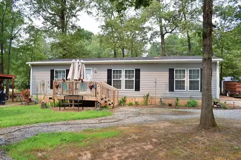 150 Highland Hills Dr, Campobello, SC 29322
