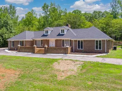 202 Woodlake Dr, Spartanburg, SC 29301