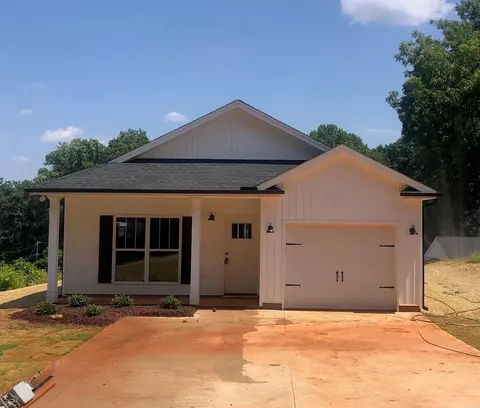 208 E Greenwood St, Landrum, SC 29356