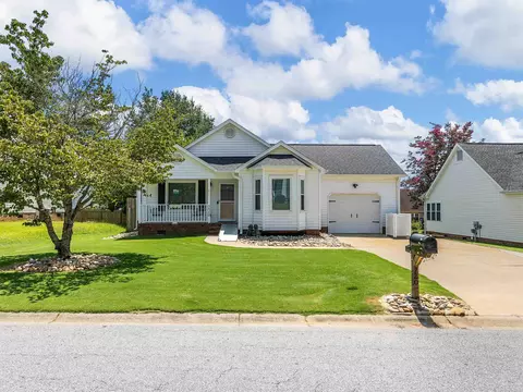 220 Oak Valley Dr, Simpsonville, SC 29681