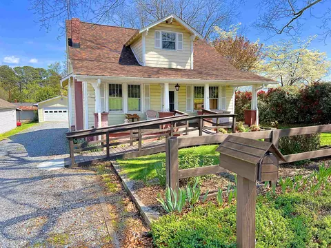 110 N Lyles Ave, Landrum, SC 29356