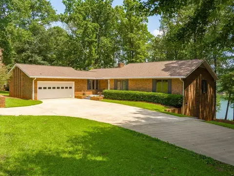 298 Abbey Ln, Chesnee, SC 29323