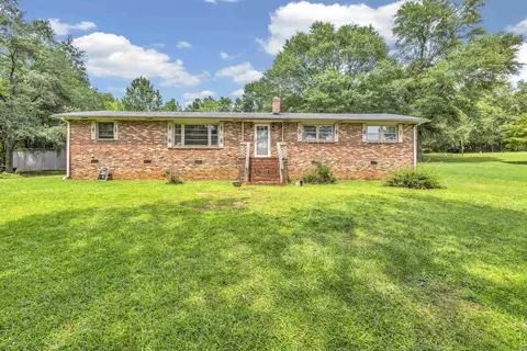 960 Dewberry Rd, Cowpens, SC 29330
