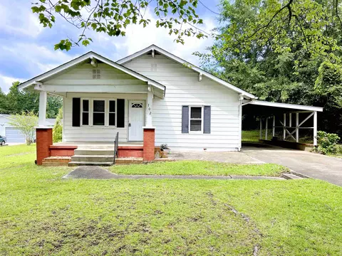 102 Edgewood Ave, Landrum, SC 29356