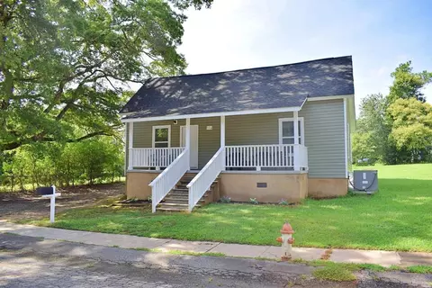 514 Buncombe St, Woodruff, SC 29388