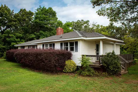 1450 Roddy Rd, Campobello, SC 29322