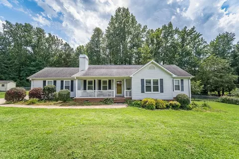123 Meadowview Dr, Boiling Springs, SC 29316