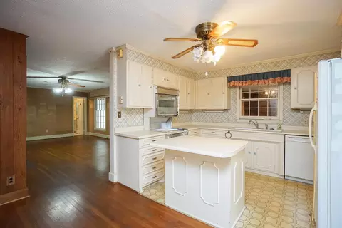 92 E Main St, Inman, SC 29349 photo 11