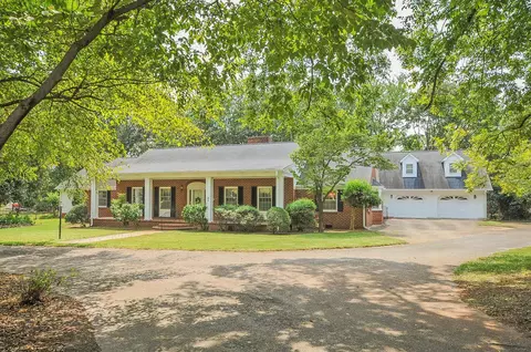92 E Main St, Inman, SC 29349
