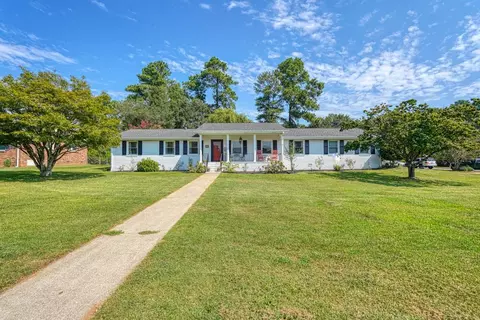 110 Shoally Park Dr, Boiling Springs, SC 29316