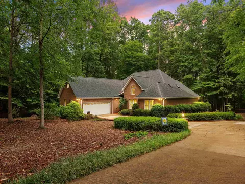 114 Wendover Rd, Greenwood, SC 29649