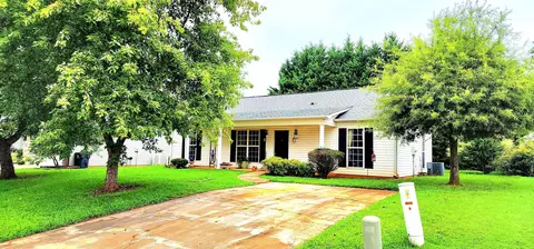 321 Split Oak Ln, Inman, SC 29349