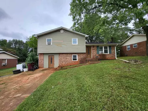 24 Willowood Dr, Spartanburg, SC 29303