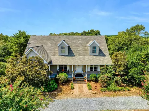 365 Loop Rd, Campobello, SC 29322