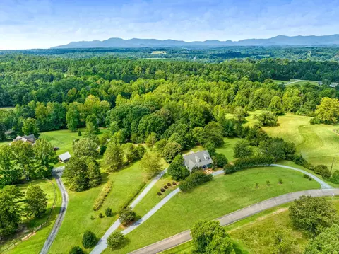 365 Loop Rd, Campobello, SC 29322 photo 2