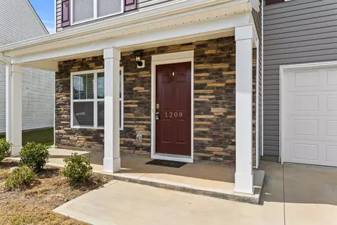 1209 Murdock Cir, Greer, SC 29651 photo 3