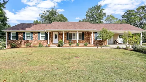 104 Stonehenge Ct, Taylors, SC 29687