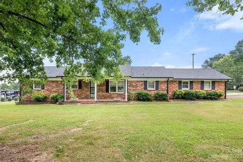117 Trojan Ln, Forest City, NC 28043