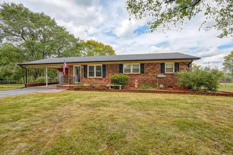 213 Scenic Cir, Boiling Springs, SC 29316