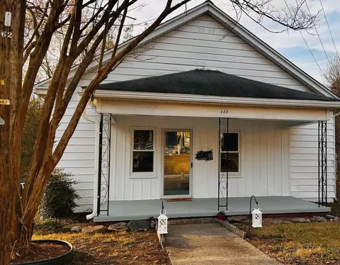 566 W Peachtree St, Woodruff, SC 29388