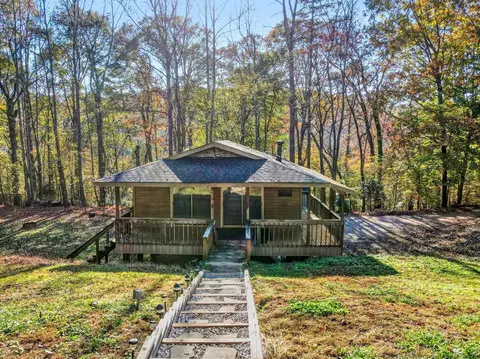 270 Riverside Dr, Duncan, SC 29334